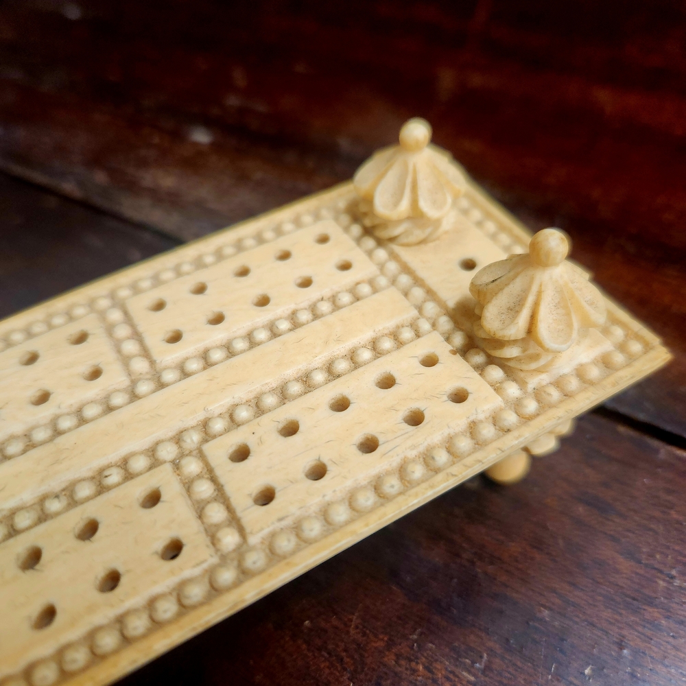 *Extremely Rare* Antique Handcarved Cribbage Board - Picture 3 of 7